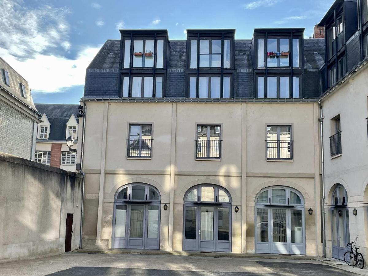 Le Baleschoux - Parking - Prestiplace Collection トゥール エクステリア 写真
