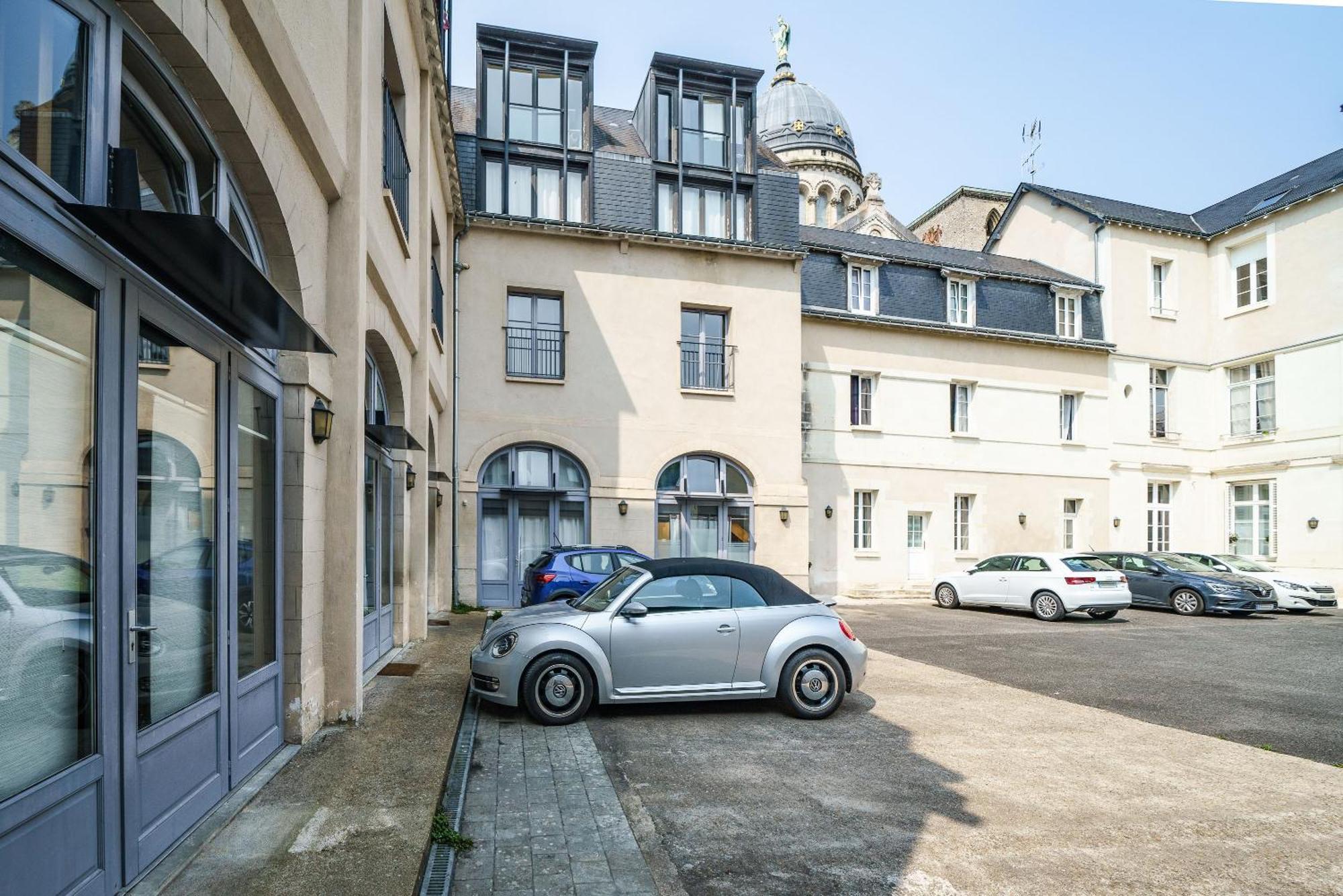Le Baleschoux - Parking - Prestiplace Collection トゥール エクステリア 写真