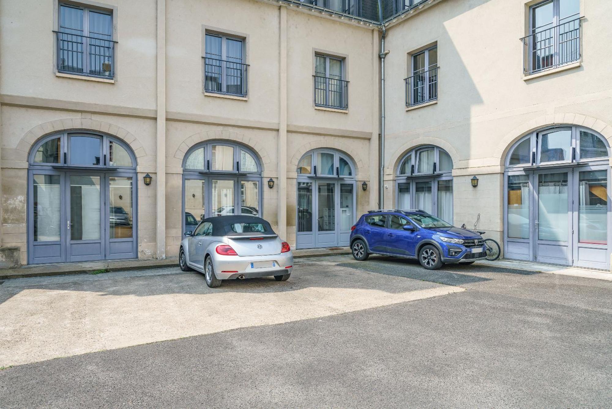Le Baleschoux - Parking - Prestiplace Collection トゥール エクステリア 写真